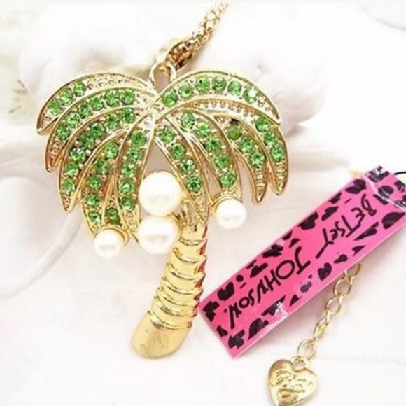 Jewelry - Palm tree and pearls necklace